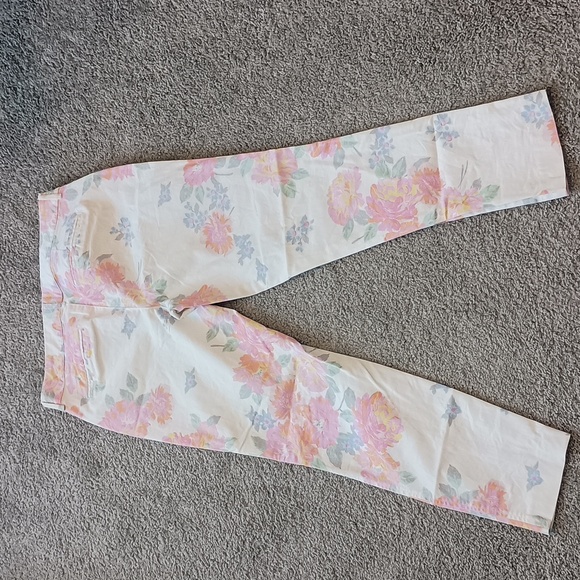 Old Navy Pixie Jeans - Picture 5 of 7